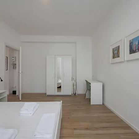 4 Pax - Via Brioschi, 94 *